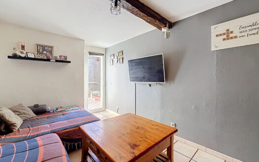 Elne Maison de village avec cour, terrasse et garage